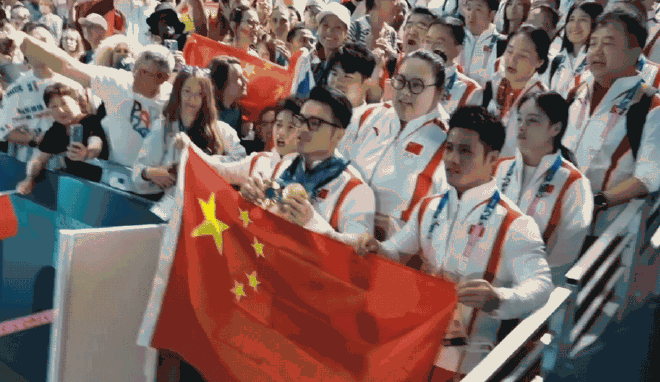 开云体育官方登录入口-取得胜利的喜悦，球员们为团队荣耀而战