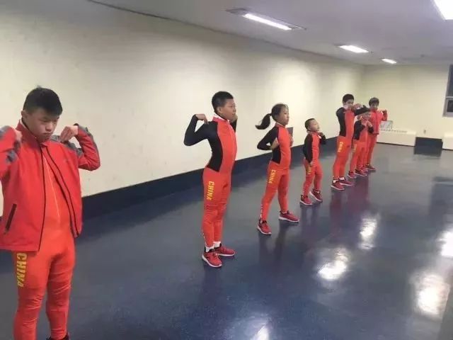 卡斯特利翁队员在比赛中全力拼搏