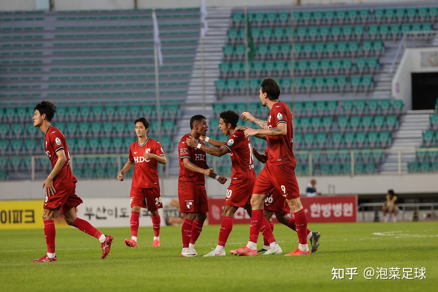 包含精彩足球对决引爆场面,国内顶尖球队势不可挡的词条 包含精彩足球对决引爆场面,国内顶尖球队势不可挡的词条