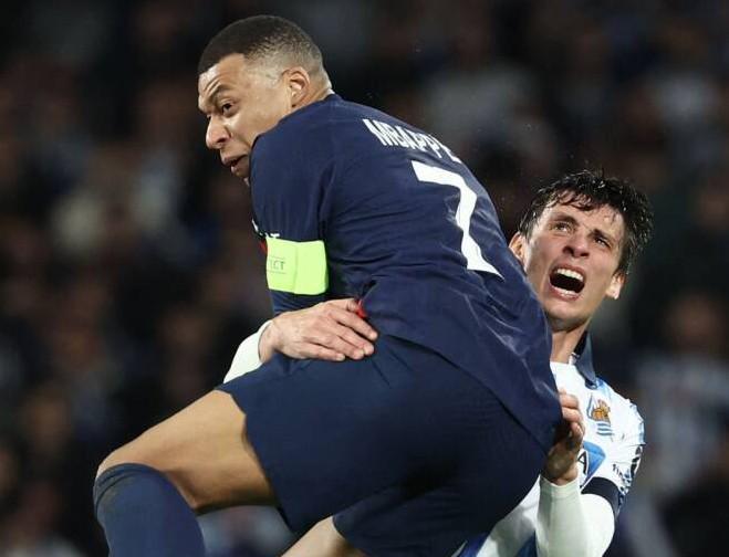 包含皇家社会击败那不勒斯，出线在望的词条