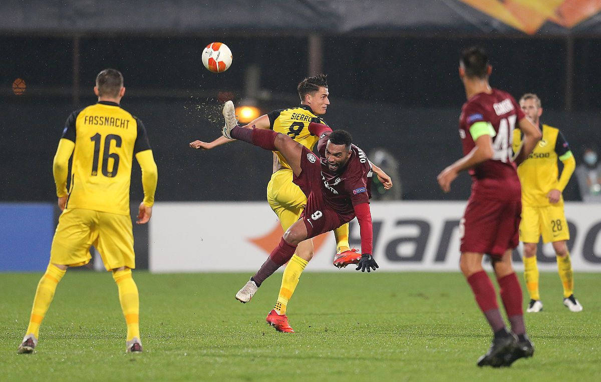 包含皇家社会击败那不勒斯，出线在望的词条