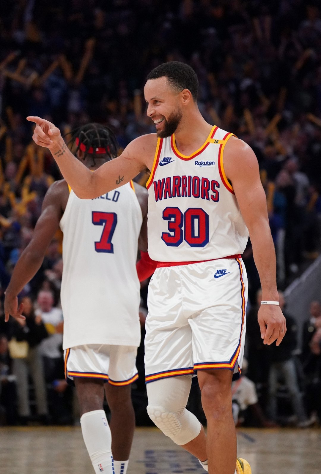 华金连砍40分，勇士战胜灰熊NBA季前赛的简单介绍