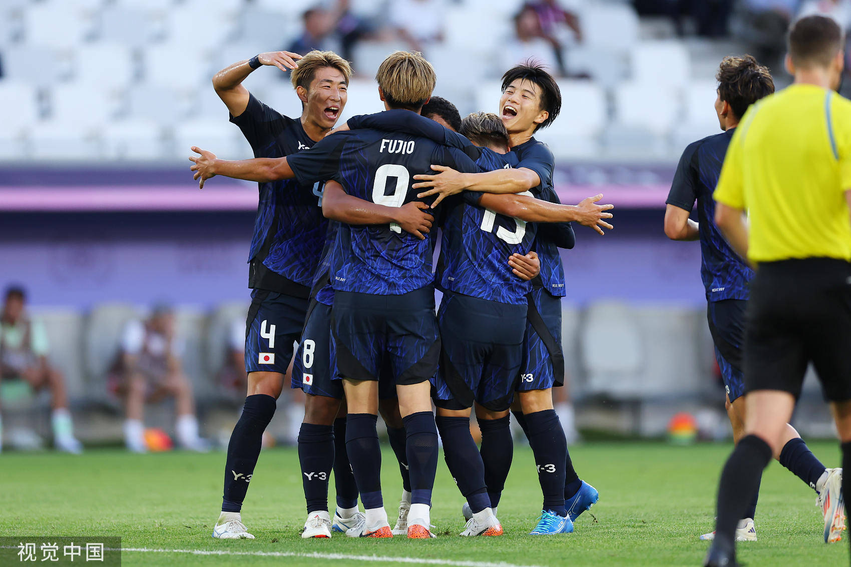 开云体育登录入口-国际足球赛事中的亚洲球员表现抢眼